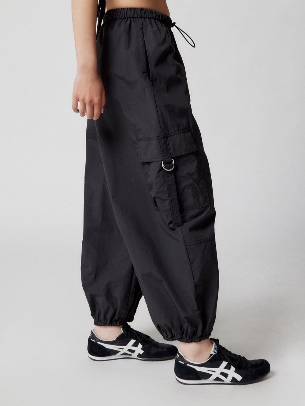 UO Jana Black Nylon Balloon
Cargo Pant. Size XXS. - Picture 5 of 8